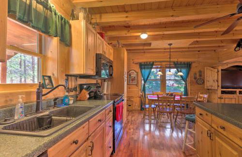 Lake Lure Log Cabin with Grill, Near Hiking! - Foto 7