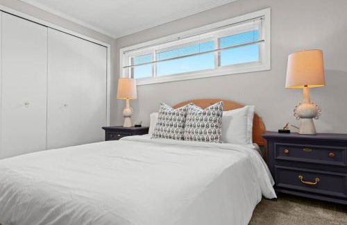 NEW! 4BR I Indoor Pool on the Bay in Boat Town USA - Foto 64