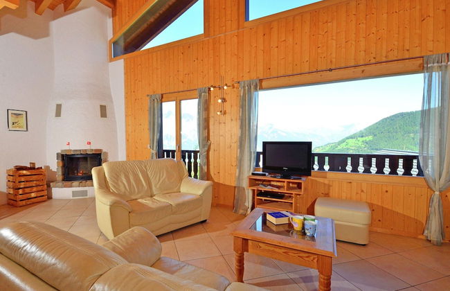 Luxurious Chalet in Riddes with Hot Tub - Foto 7