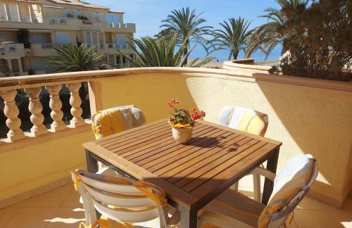 Estupendo apartamento en primera línea de playa y con vistas al mar - Foto 8