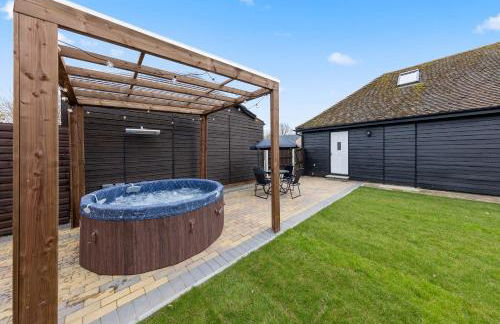 Charming cottage with hot tub & private garden - Photo 24