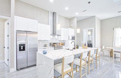 Luxurious Waterfront Home with Heated Pool and Jacuzzi - Foto 24