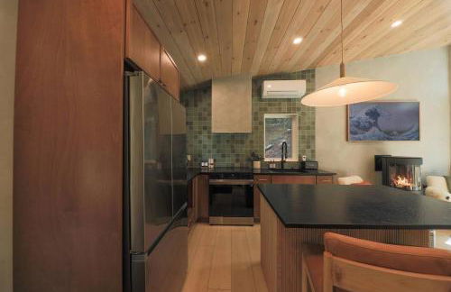 Cozy Luxury Cabin w Hot Tub, Fire Pit, King Bed - Foto 65