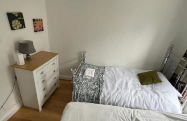 3 Bed Flat - Sleeps 6 - Parking - Wifi - Foto 4
