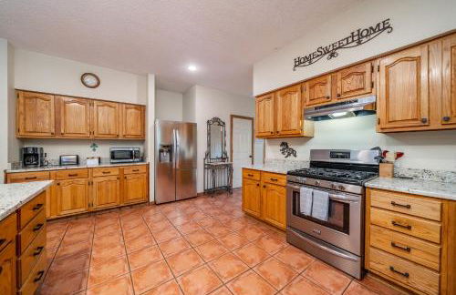 Luxury Rock Creek Cabin w Deck by Lake Hamilton - Foto 14