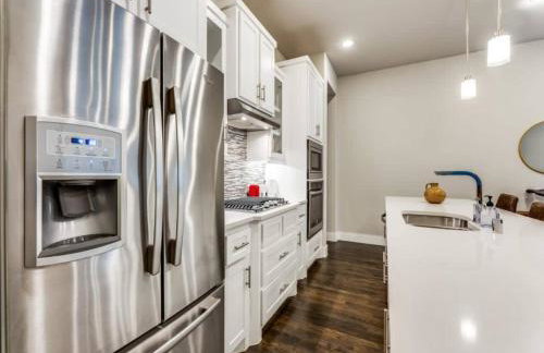 Cozy 3BR Luxury Townhome Near Uptown Skyline WFH Friendly - Foto 10