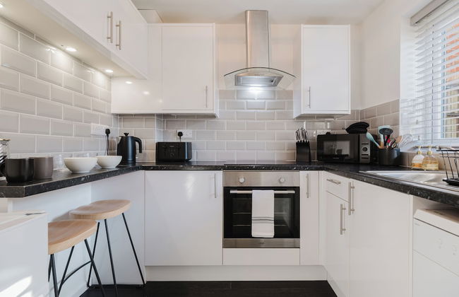 Corner House - Bright 2BD in Cheltenham - Photo 30