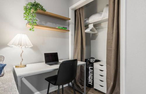 Home in Kansas City 15 mins to KCI with a KING bed and workspace - Foto 4