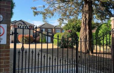 New Forest home - 4-beds and garden - 10 mins from Beach - Photo 3