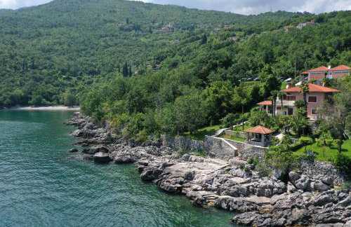 Apartments by the sea Medveja, Opatija - 7722 - Foto 1