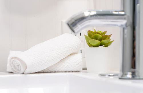 Dora's Haven Getaway-Cozy 1Bedroom with Boat or Camper Parking- Free - Foto 45