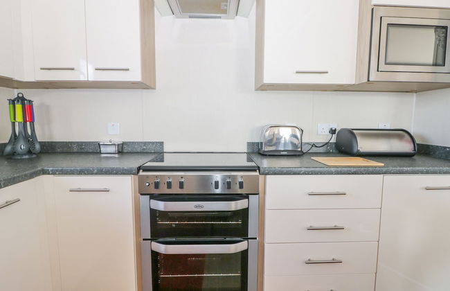 Superb Detached Lodge Located on Skipsea Sands - Photo 8