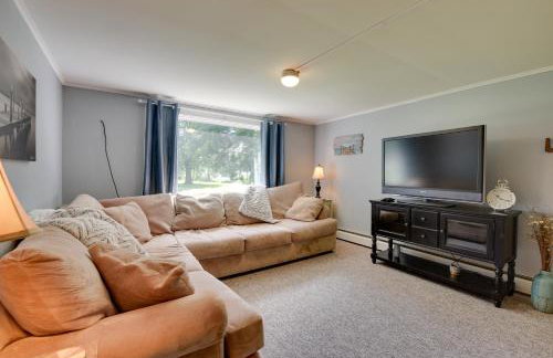 Lakefront Retreat with Shared Dock and Fire Pit! - Foto 3