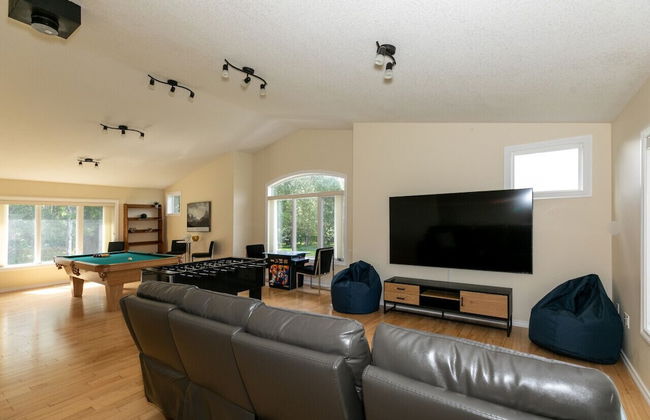 LUXURIOUS 5-Br Acreage | Year-Round Heated Pool & HotTub | Mtn View | Pool Table - Foto 16