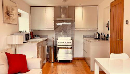 Whitley Old Garage - Photo 3