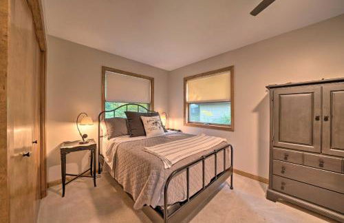 Custom-Built Lakefront Cottage with Spacious Yard! - Foto 13