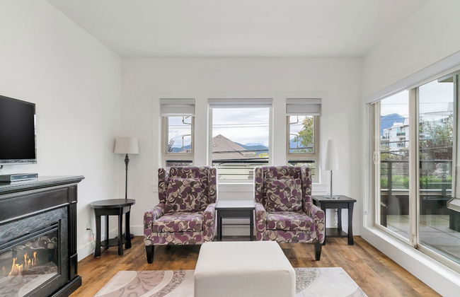 Chic Haven Stylish 3 Bedroom - Photo 22