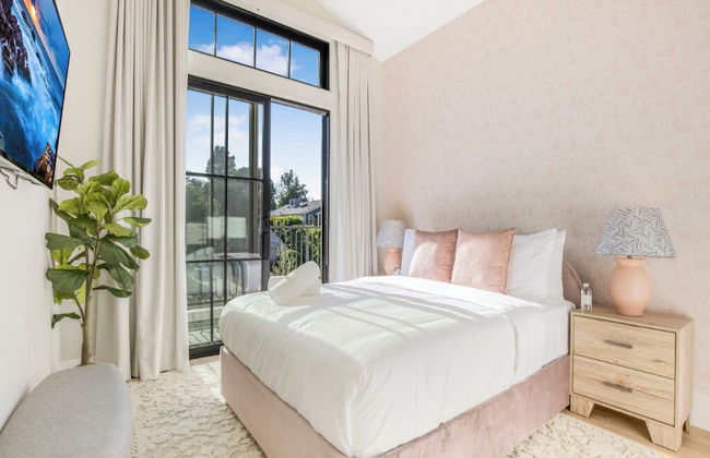 Villa Camellia - Charming 5 BR Home in the Heart of Studio City - Photo 11