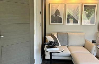 Luxurious Glass House with Private Hot tub - Photo 17