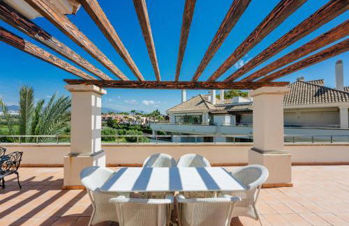 Luxury Beachfront Penthouse Marbella - heated pool & seaviews - Photo 14