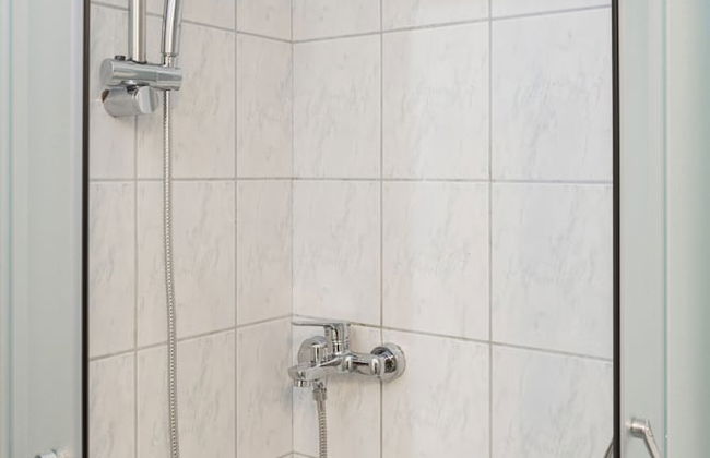 Bright 2BDR Apt near Main Bus Station-FREE PARKING - Foto 10