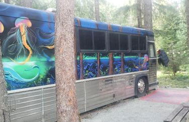 Madrone Hideout - decked out bus! - Foto 19