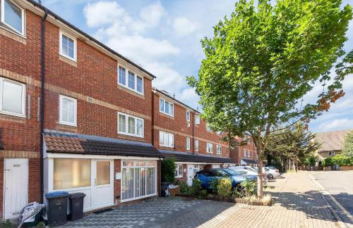 4 Bedroom House by Homestyles Hosts - Short Lets and Serviced Accommodation Islington - Private En-Suite - Foto 21