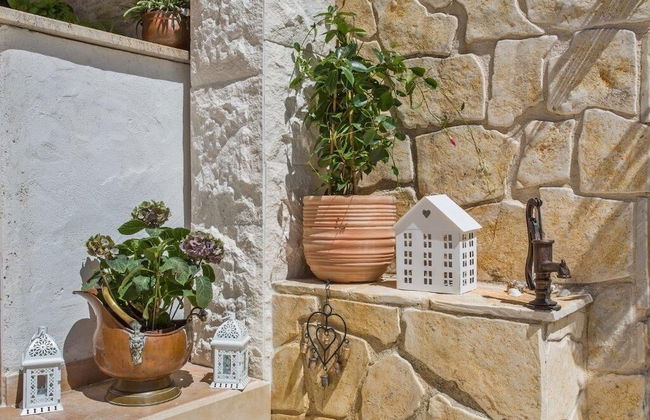 Luxury Villa Dolce Vita with Pool - Photo 18