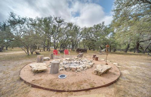 Happy Haven | Hill Country Couples Cabin Retreat - Foto 21