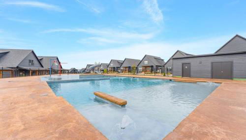 The Luxx - ALL NEW / 4 BD / Poolside / Hot Tub / Lake View - Foto 4