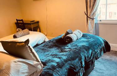 Spacious 5 Bedroom Home in Central Kidderminster with Private Parking and Electric Vehicle Facilities, Easy Access to Birmingham and Nearby Towns - Foto 32