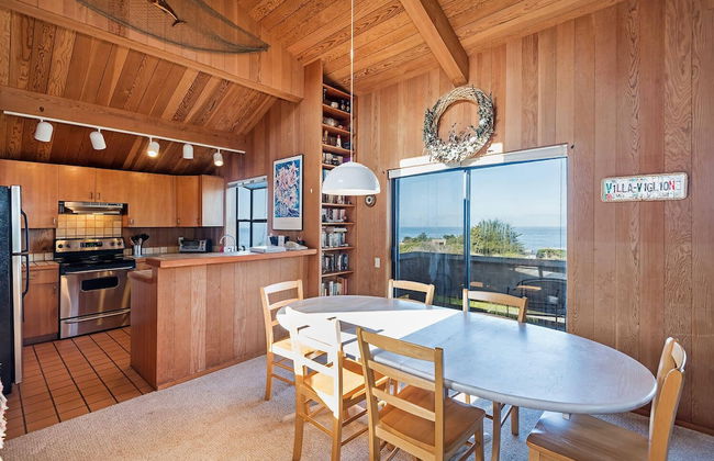 Viglione Fireplace, Hot Tub, & Ocean Views - Photo 8