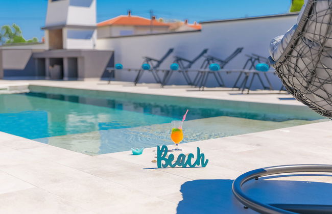 Ella Premantura - Foto 2