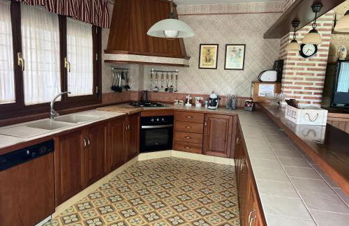 Casa rural acogedora con chimenea y vistas al atardecer - Foto 6