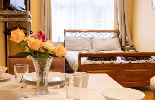 London VEGETARIAN Smoke & Pet Free En-suite with EV parking - Foto 30