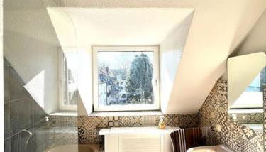 Duisburg FeelHome, Flughafen nah,2-Schlafzimmer, Badewanne, Zentral, WiFi, Top Floor - Foto 4