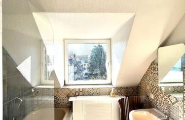 Duisburg FeelHome, Flughafen nah,2-Schlafzimmer, Badewanne, Zentral, WiFi, Top Floor - Foto 4