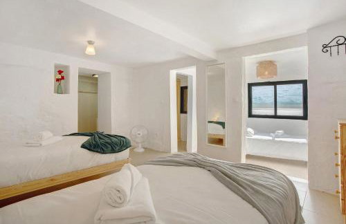 The Yellow House - Photo 16