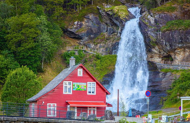 AMAZING HARDANGER FJORD: Private guided round trip from Bergen, 10 hours - Photo 3