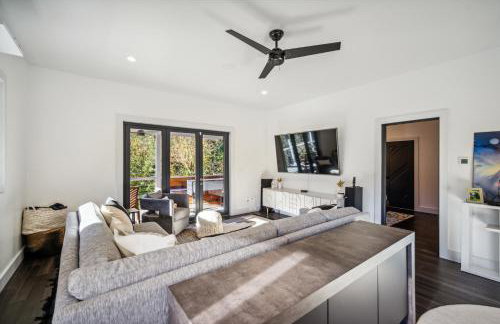 Luxury River Home - Pets Stay Free - Photo 16