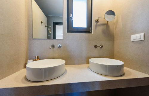 Azure Naousa - Photo 3