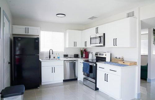 Vegas Hideaway with Jacuzzi & Pool by Strip - Foto 36