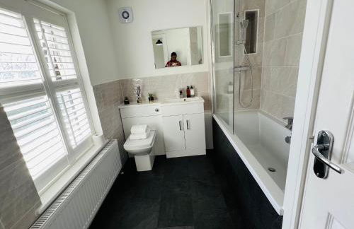 Beautiful, Luxurious 3 Bed house, Perfect for Contractors , Family & Friends - Foto 43