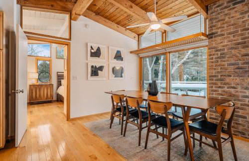 Midcentury home, private beach. large great room - Foto 20