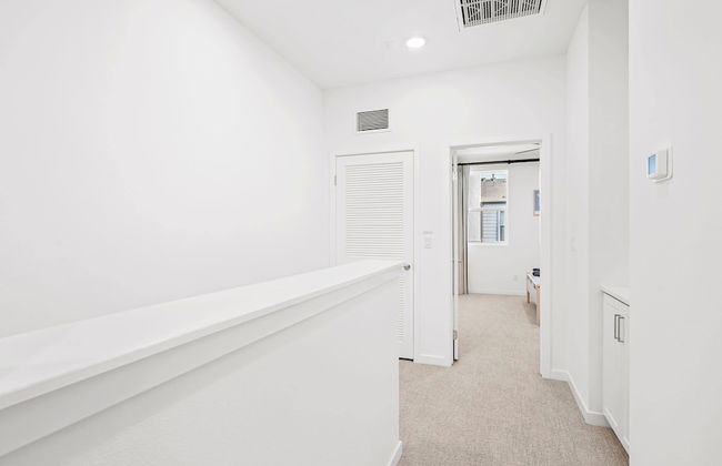 Chic Modern Retreat With Stunning Views 1360 Sqft - Photo 48