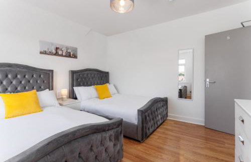 Flatzy - Sleeps 16 Near Football Ground & Ping Pong Table - Foto 10