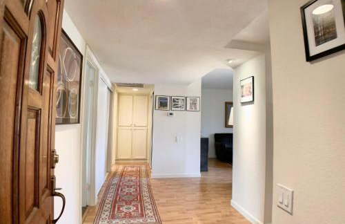 Sunrise Springs 1-Bedroom with Balcony & Pool - Foto 13