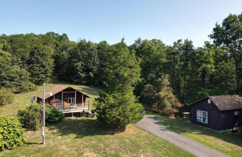 Whispering Hills -- Pet Friendly - Hot Tub - Grill - Wifi - Fire Pit - Covered Porch - Screen Porch - Fireplace - View - Billiard Table - Game room - Foto 37