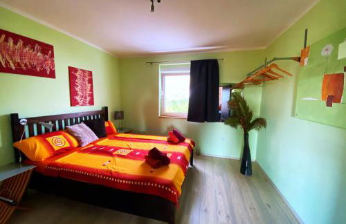 Modern Red & Blue Apartment - Photo 12