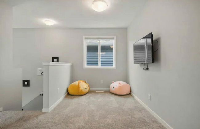 Luxury Modern Home - Livingstone - Photo 16